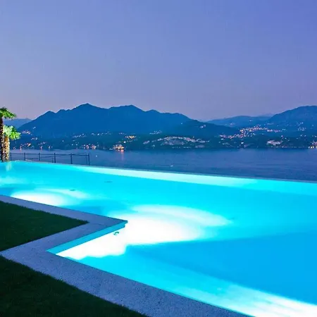 Sleeps 10 Pool Wifi * Stresa