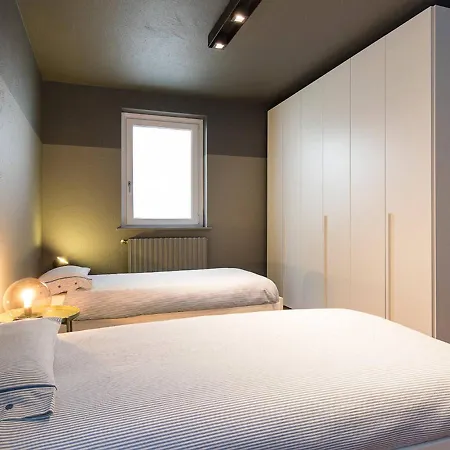 Sleeps 10 Pool Wifi Stresa