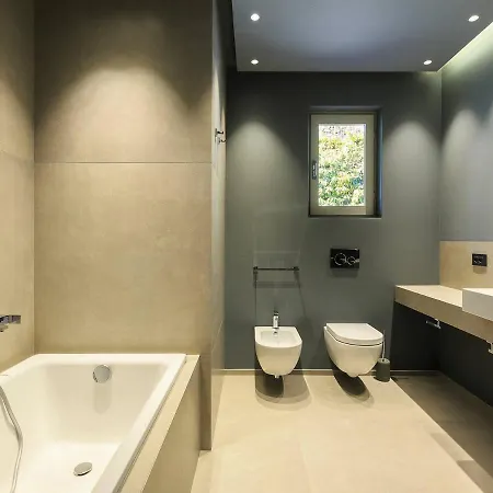 Sleeps 10 Pool Wifi Vila Stresa