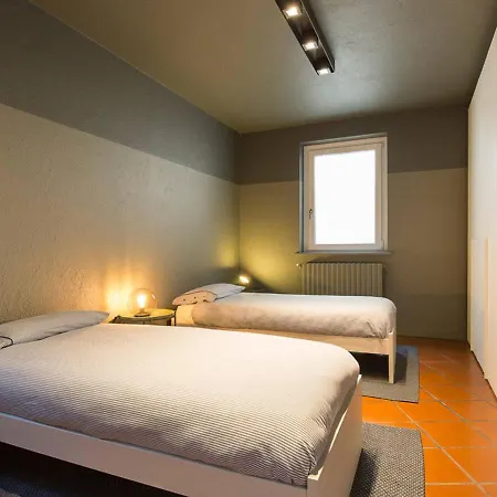 Vila Sleeps 10 Pool Wifi Stresa