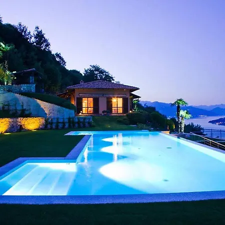 Sleeps 10 Pool Wifi * Stresa