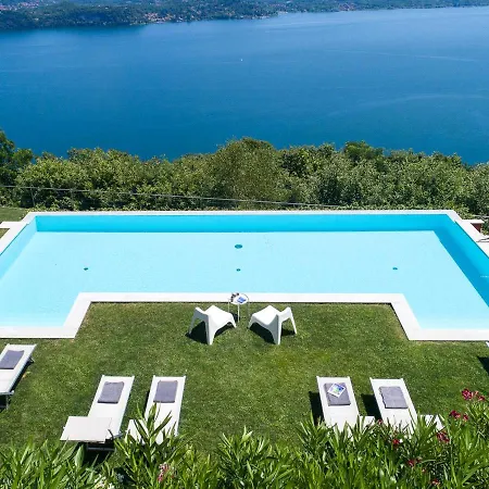 Sleeps 10 Pool Wifi * Stresa