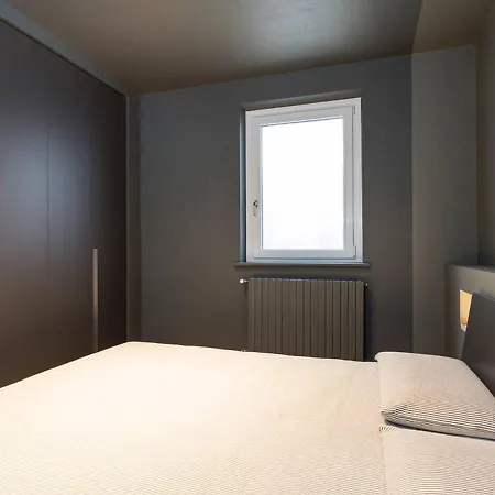 Sleeps 10 Pool Wifi Stresa