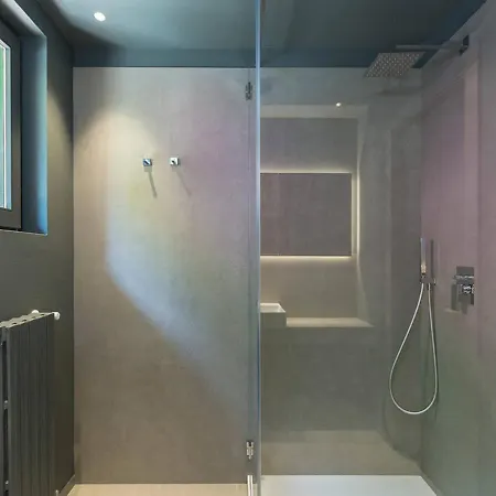 Sleeps 10 Pool Wifi Stresa