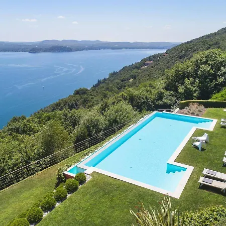 Vila Sleeps 10 Pool Wifi